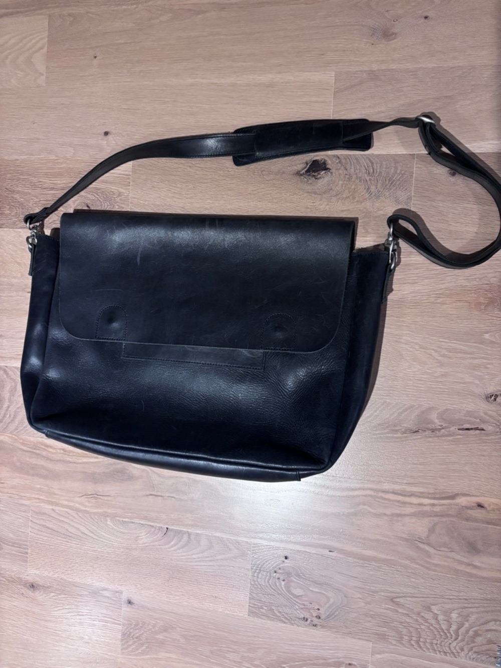 Black Leather Messenger Bag - Duluth Trading Co.